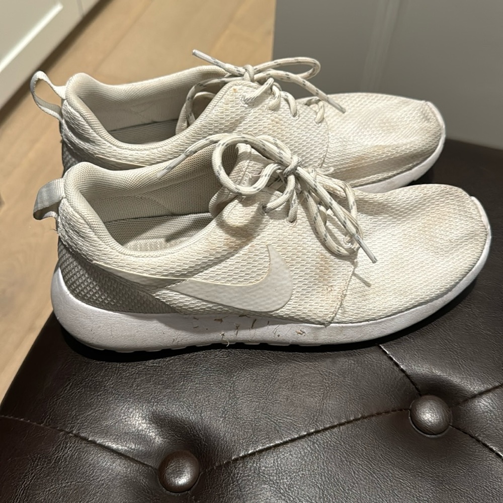 Women’s Nike sneakers